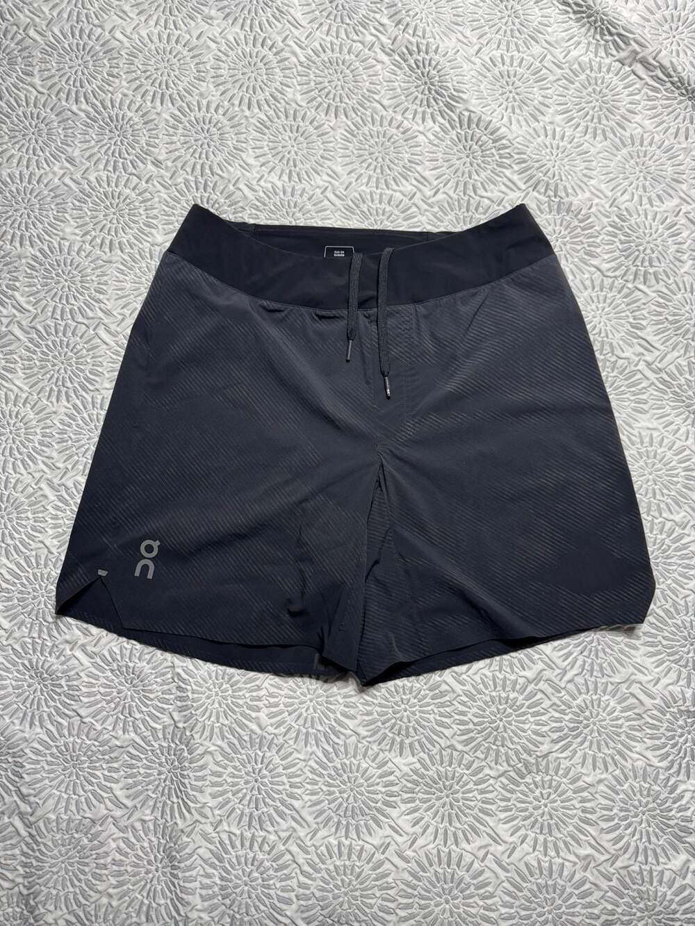 On Running Men's Lightweight Reflective Shorts Size M Black